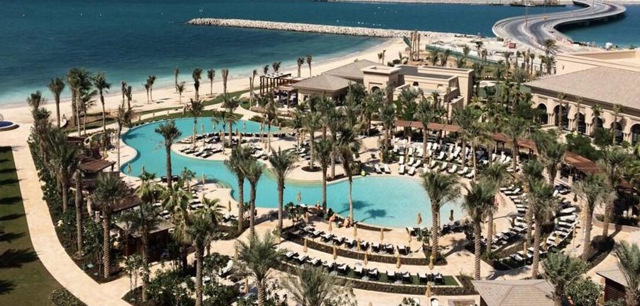 Nakkash Contract Dedon Dubai – premium hospitality hotel pool outdoor furniture with sunbed and umbrella
