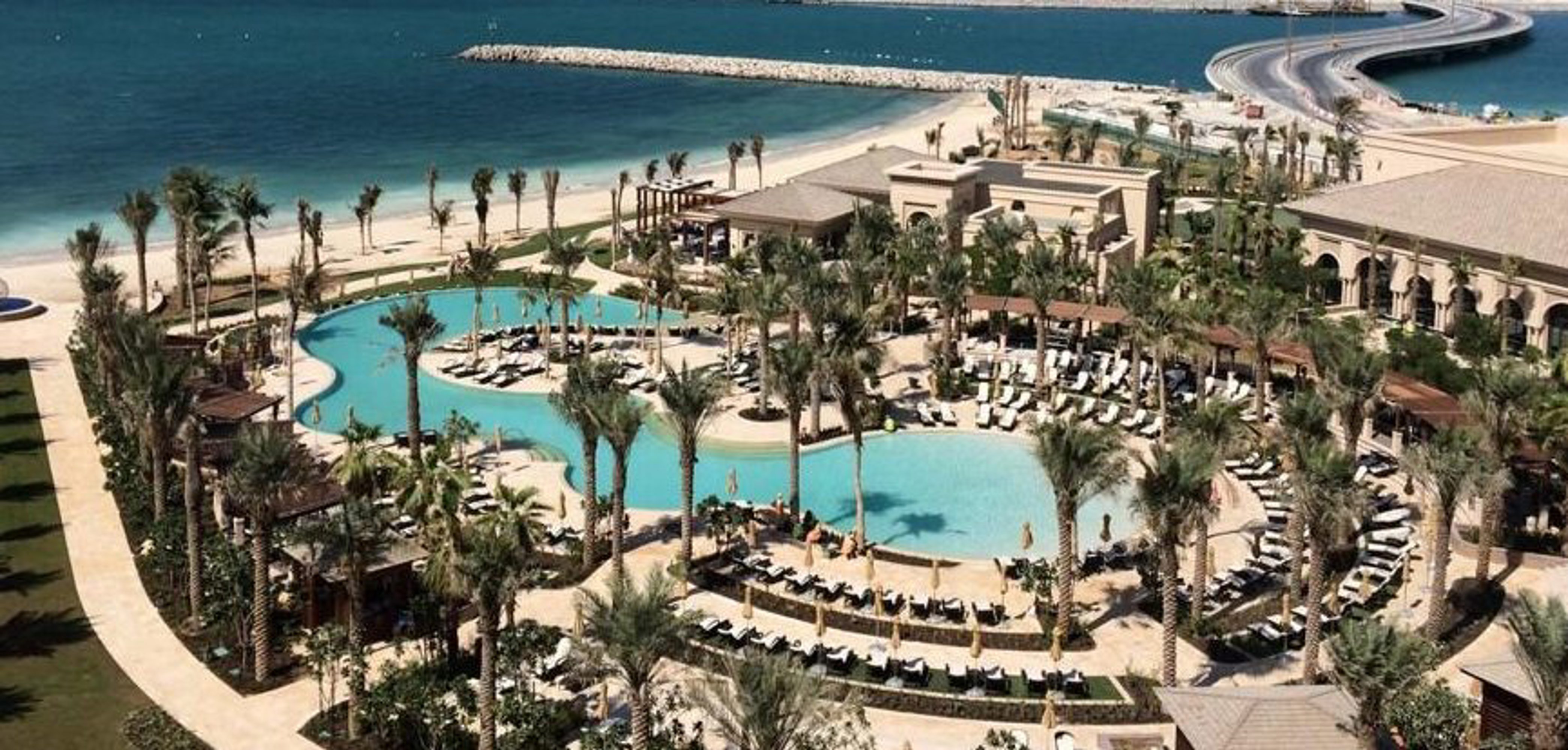 Nakkash Contract Dedon Dubai – premium hospitality hotel pool outdoor furniture with sunbed and umbrella